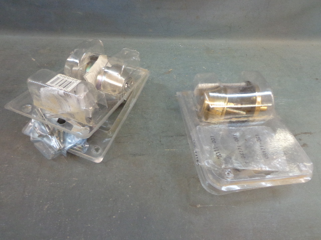 lot 21 image: 2 Deadlocks