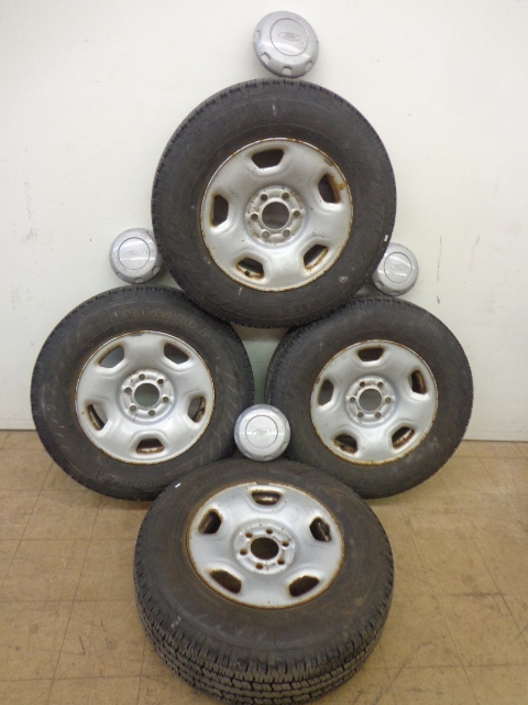 lot 26 image: Hankcok Dynapro AT Tires & Ford Center Caps