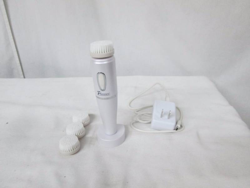 lot 42 image: Pursonic Rechargeable SONIC Facial Cleaner
