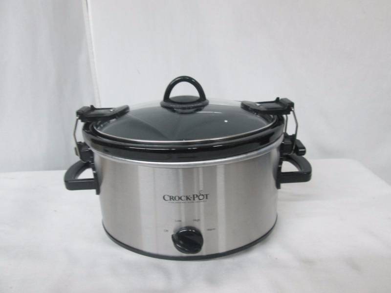 lot 40 image: Crock-Pot 4-qt. Cook-and-Carry Slow Cooker