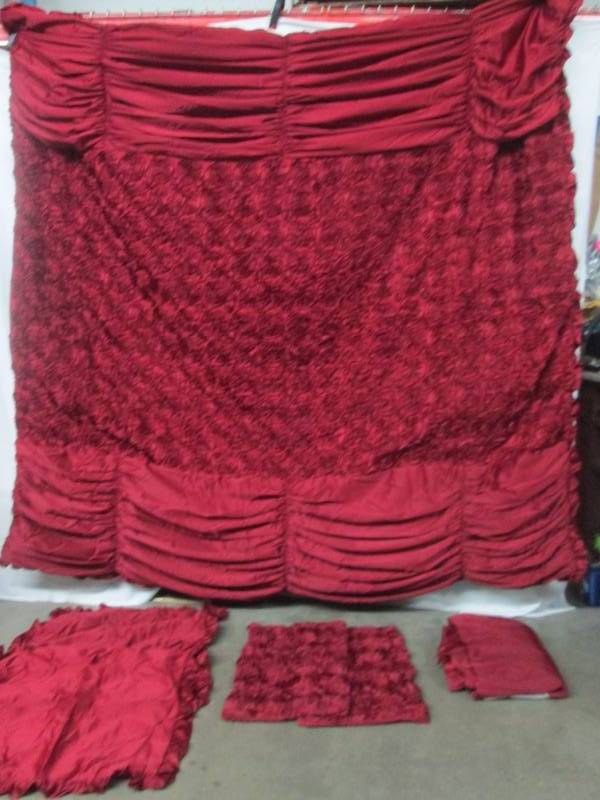 lot 51 image: McLeland Design Genevieve Embellished Comforter Set - Queen