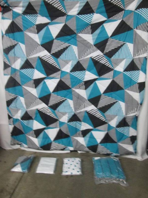 lot 52 image: Alcove Headliner Bedroom Set - Queen