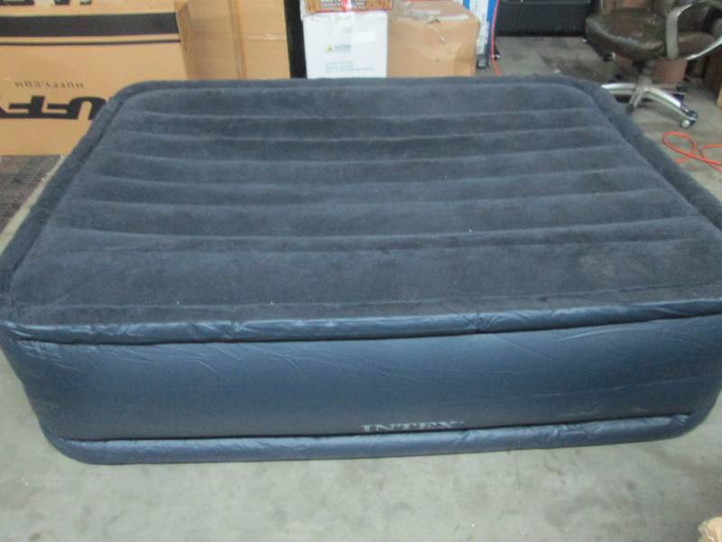 lot 76 image: Intex Queen Raised Airbed