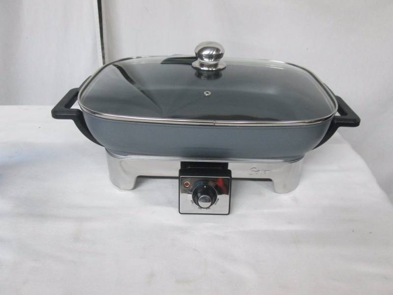 lot 33 image: Oster Electric Skillet with Removable Pan