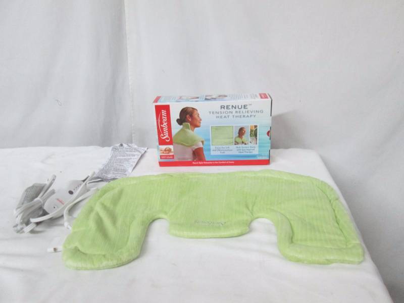 lot 32 image: Sunbeam Renue Heat Therapy Neck and Shoulder Wrap