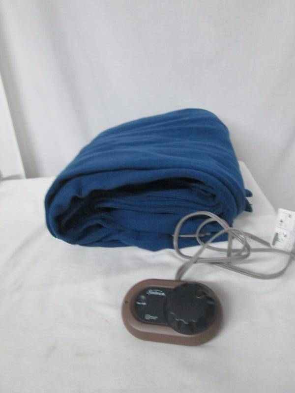 lot 50 image: Sunbeam Quilted Fleece Electric Blanket - Twin