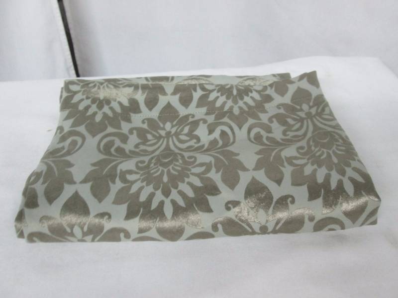 lot 72 image: Sutton 52 x 84 Blackout Panels