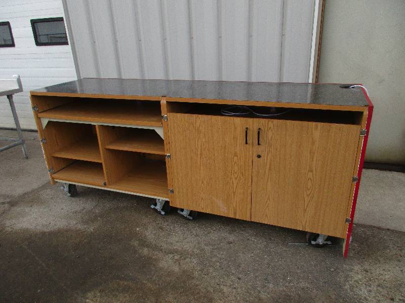 lot 6 image: Counter on casters