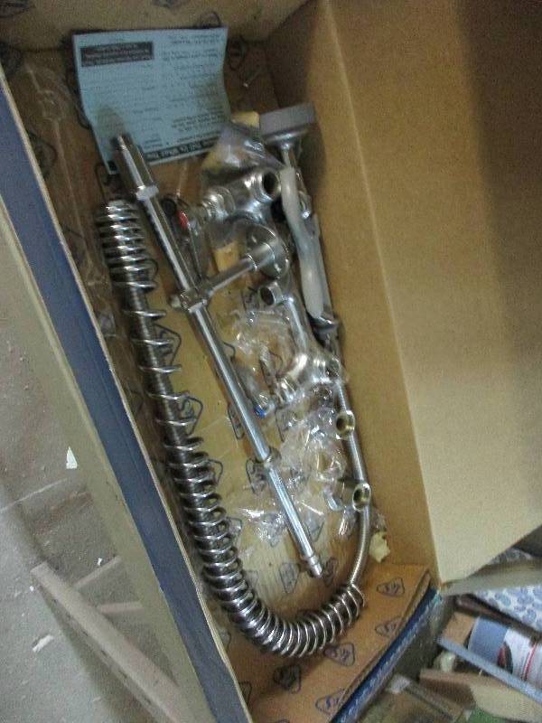 lot 11 image: Wash sink faucet