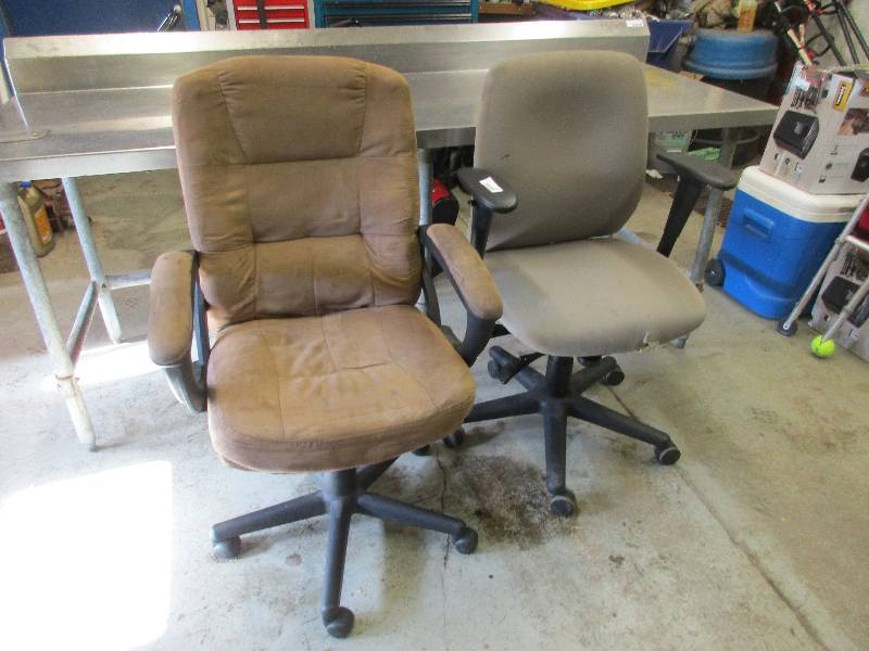 lot 42 image: Office chairs
