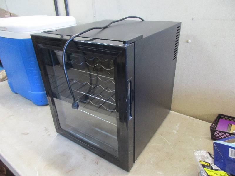 lot 53 image: Wine cooler