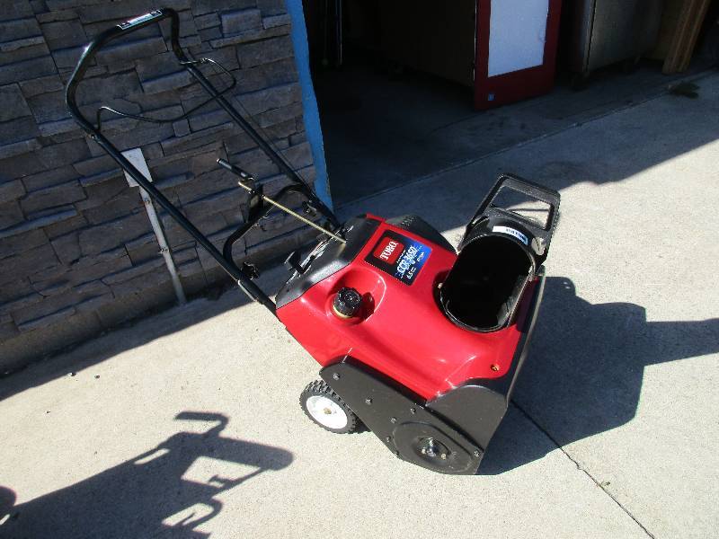 lot 55 image: Toro Snowblower