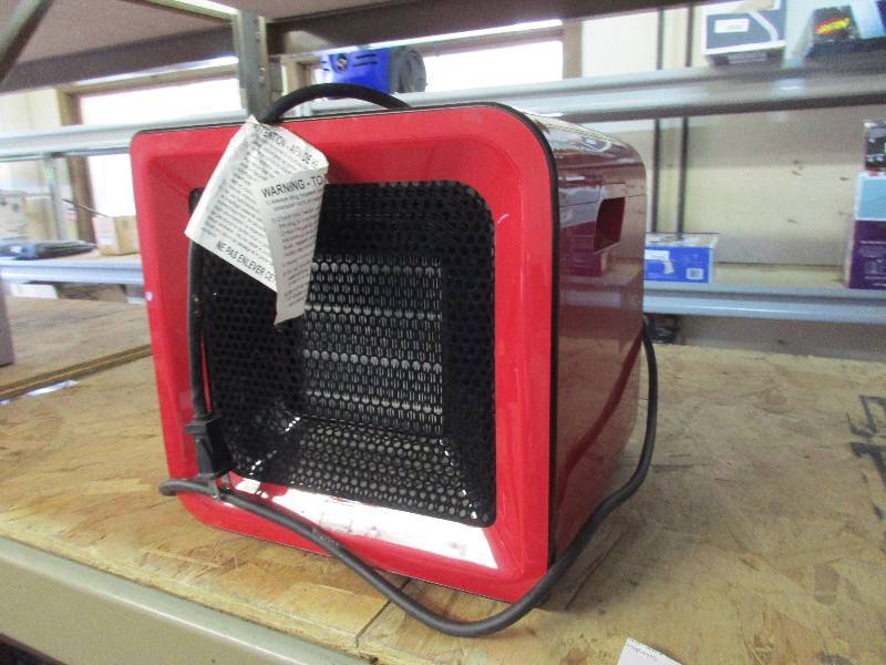 lot 57 image: Red cube heater