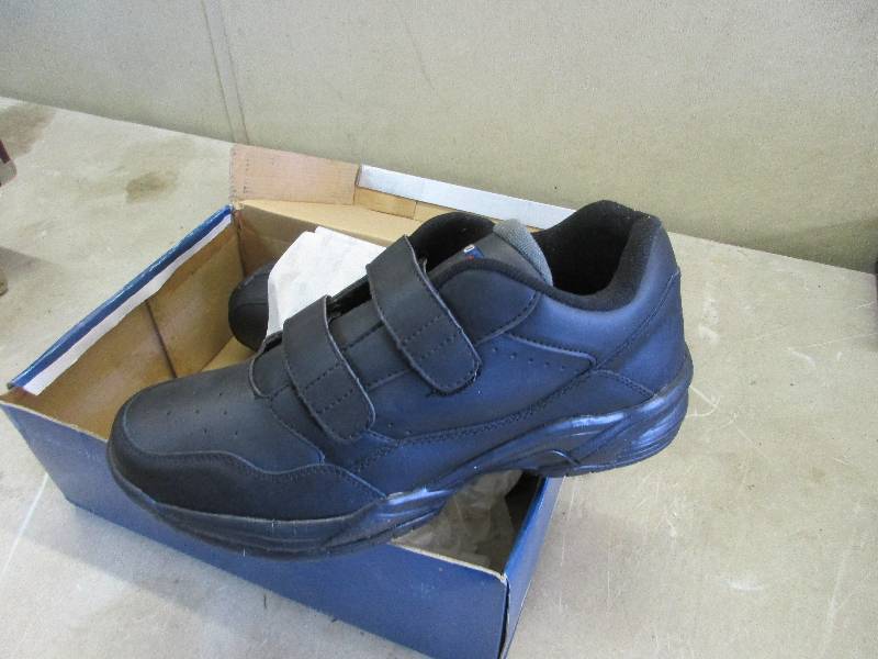 lot 62 image: New Legend shoes