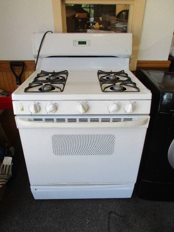 lot 66 image: GE Gas Range