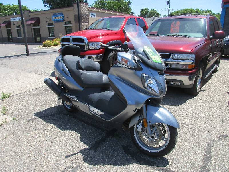 lot 1-1 image: Suzuki Burgmann 650