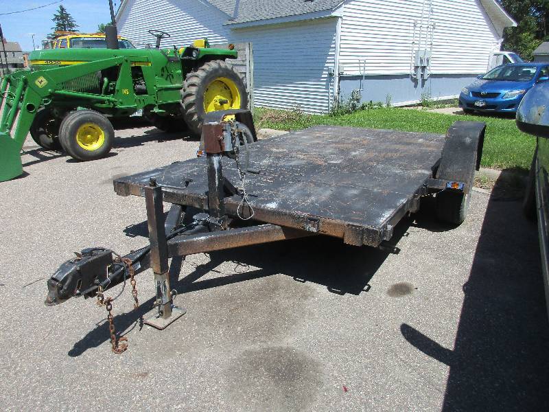 lot 2 image: Tilt bed Trailer