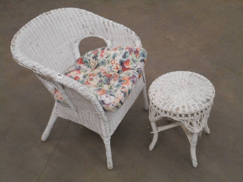 Padded White Chair With Ottoman ...