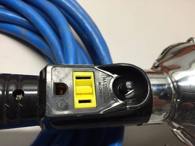 lot 28 image: CENTURY PRO GLO TROUBLE LIGHT 25 CORD