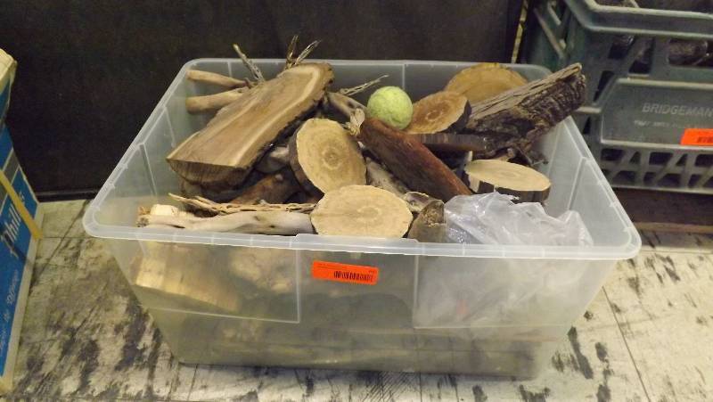 lot 46 image: Tub of Drift wood