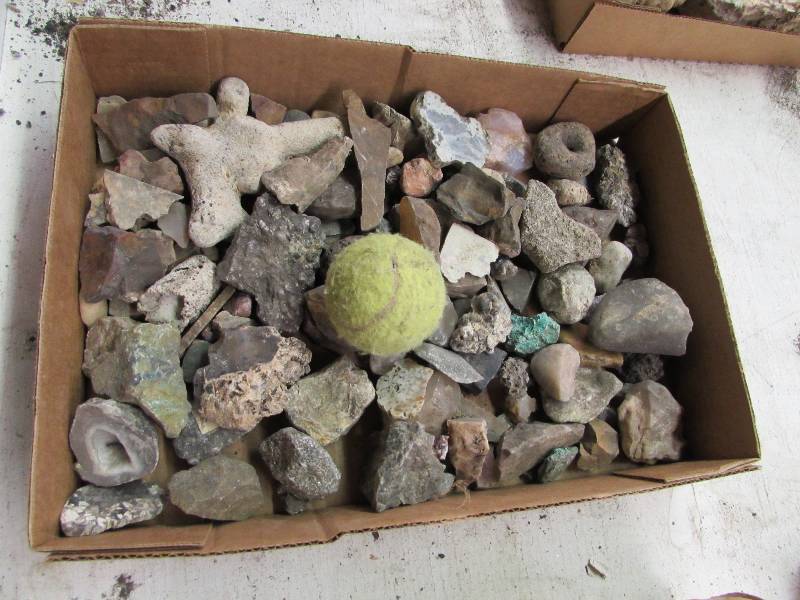 lot 16 image: Flat of Rock, piece of coral and misc rock