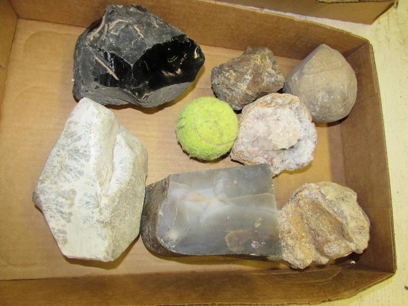 lot 21 image: Flat of Misc Rock