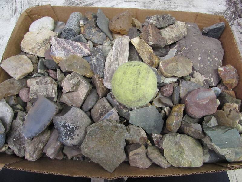 lot 29 image: Flat of Misc Rock
