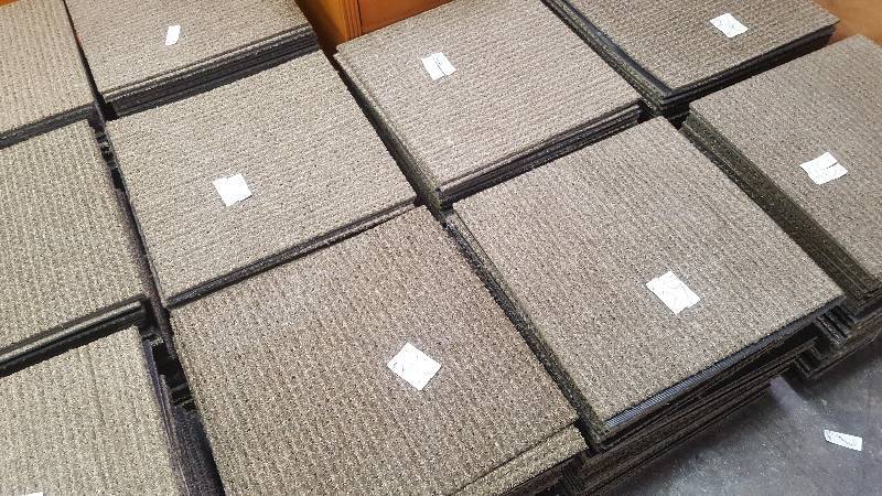 lot 33 image: 100 sq. ft. (45 Tiles) Commerial Grade, Rubber Backed.