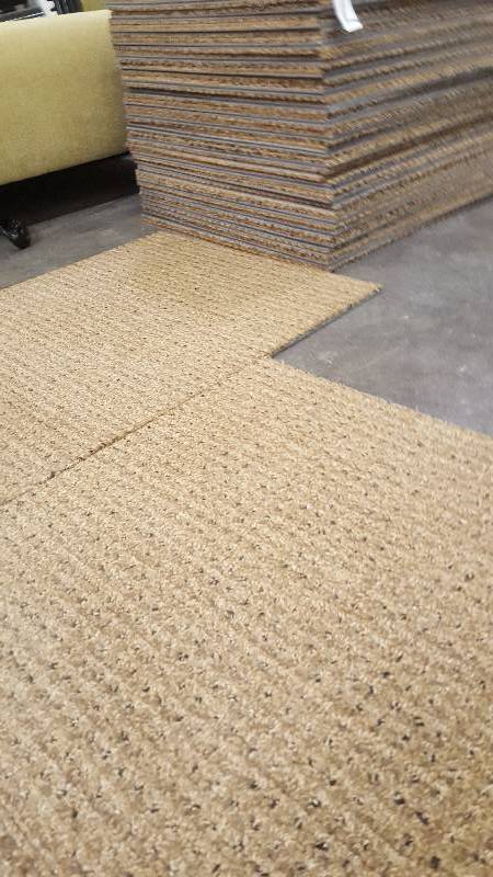 lot 10 image: 100 sq. ft. (45 Tiles) Commerial Grade, Rubber Backed.