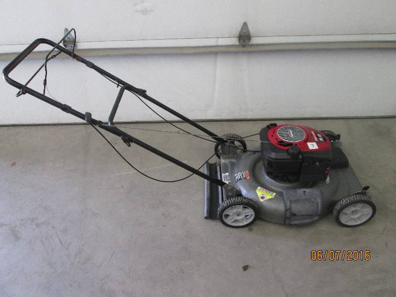 lot 7 image: Craftsman 6HP Self-Propelled 21 La...