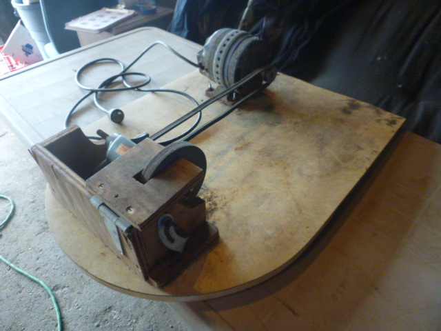 lot 2 image: Table Top Grinder