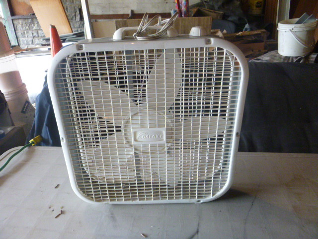 lot 6 image: 20 Box Fan