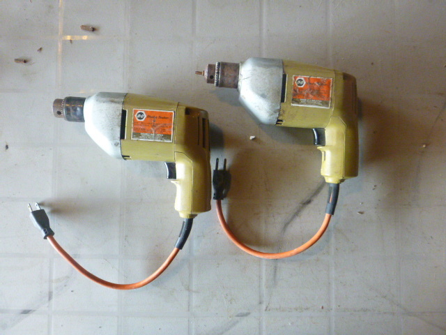 lot 9 image: 2 Black & Decker 38 Drills