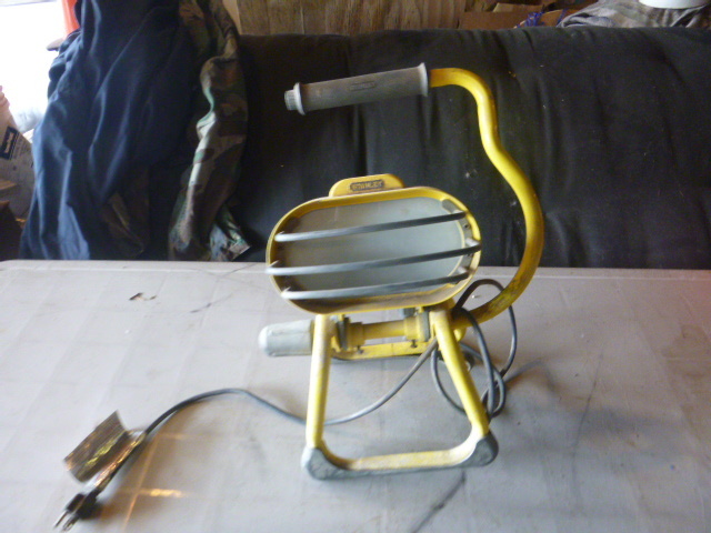 lot 12 image: Stanley Job Site Halogen Light