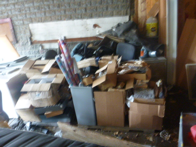 lot 22 image: 2 Pallets of Plaques and Trophy Items