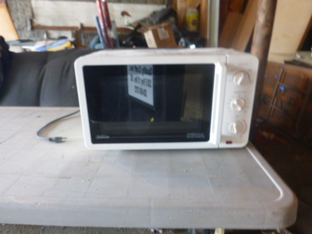 lot 26 image: Sunbeam Express Meals Toaster Oven