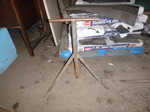 lot 30 image: Helper Stand