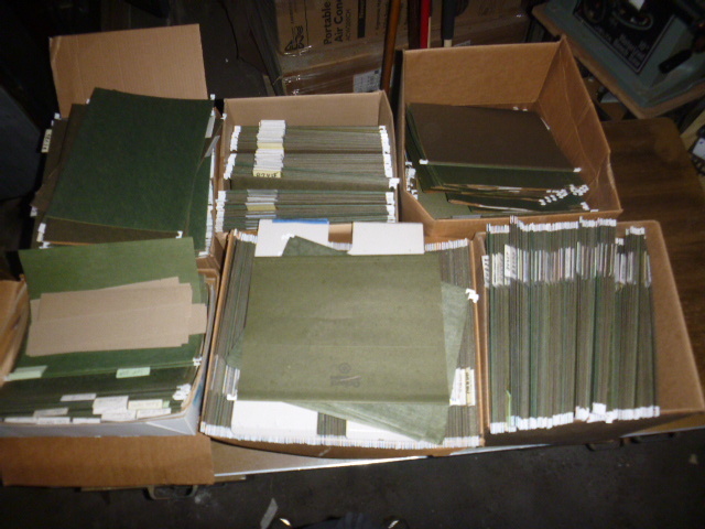 lot 33 image: Lot of Pendaflex Folders