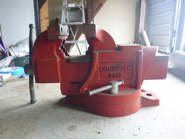lot 40 image: 4 Bench Vise