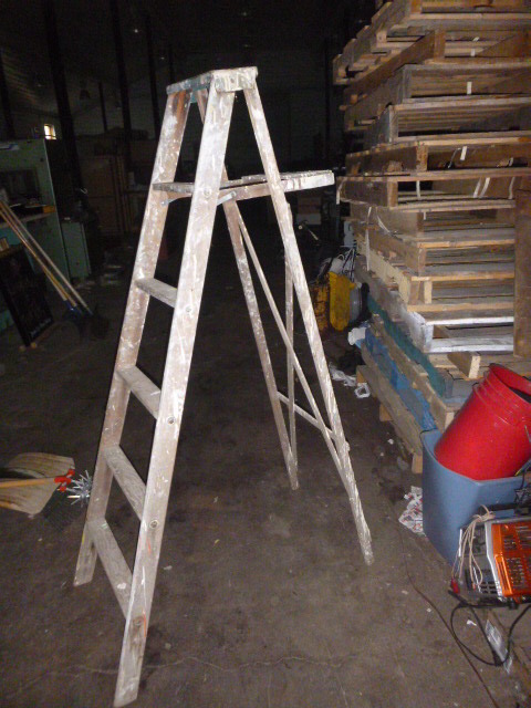 lot 43 image: Wood Step Ladder