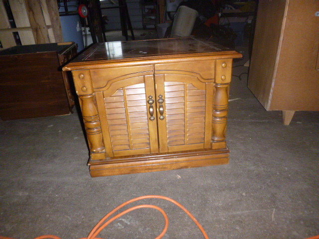 lot 53 image: End Table