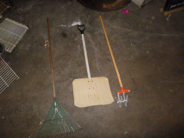 lot 54 image: Garden Tools