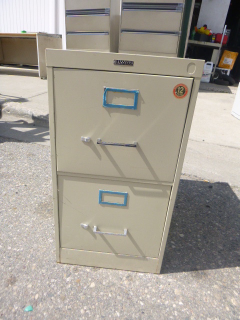 lot 69 image: 2 Drawer File Cabinet