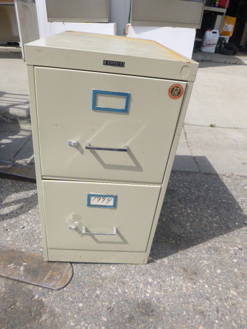 lot 70 image: 2 Drawer File Cabinet
