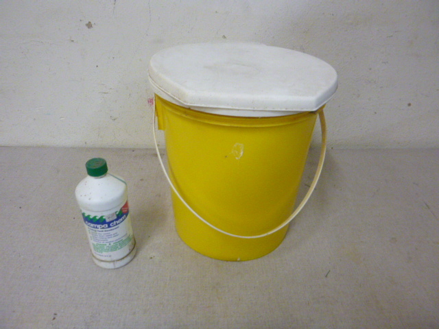 lot 77 image: Portable Potty