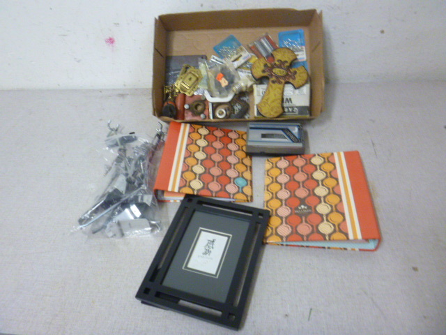 lot 100 image: Miscellaneous Items