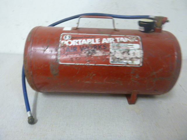 lot 118 image: Midwest Products Portable Air Tank