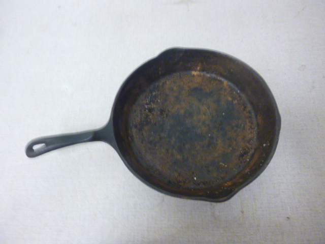 lot 128 image: Wagner Cast Iron Skillet