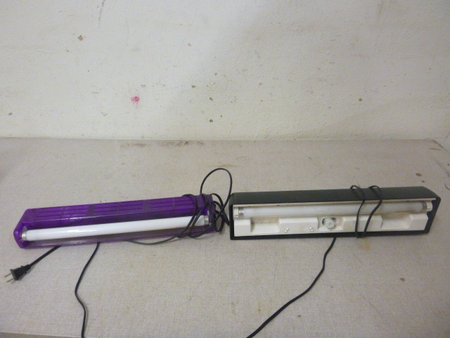 lot 130 image: 2 Fluorescent Lights