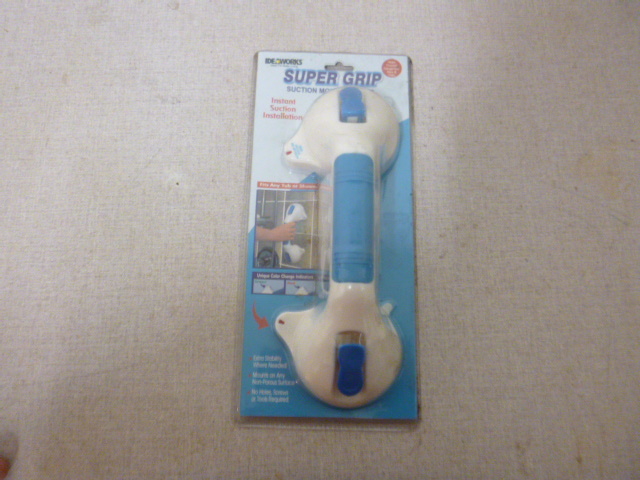 lot 136 image: Super Grip Suction Mount Handle